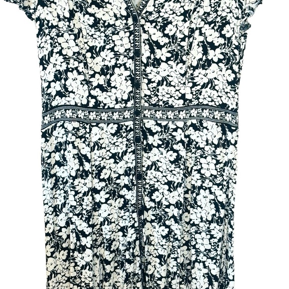 Max Studio Black and White Floral Flouncy Button Dress SZ Medium - Picture 8 of 9